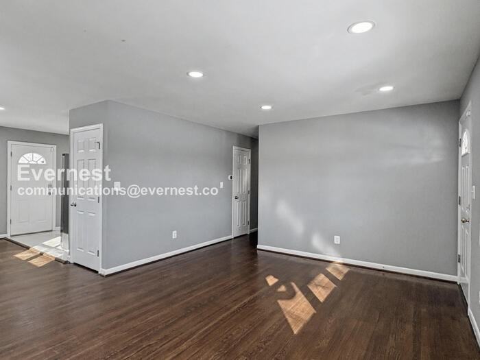 8010 Carmel Dr - Photo 6 of 34