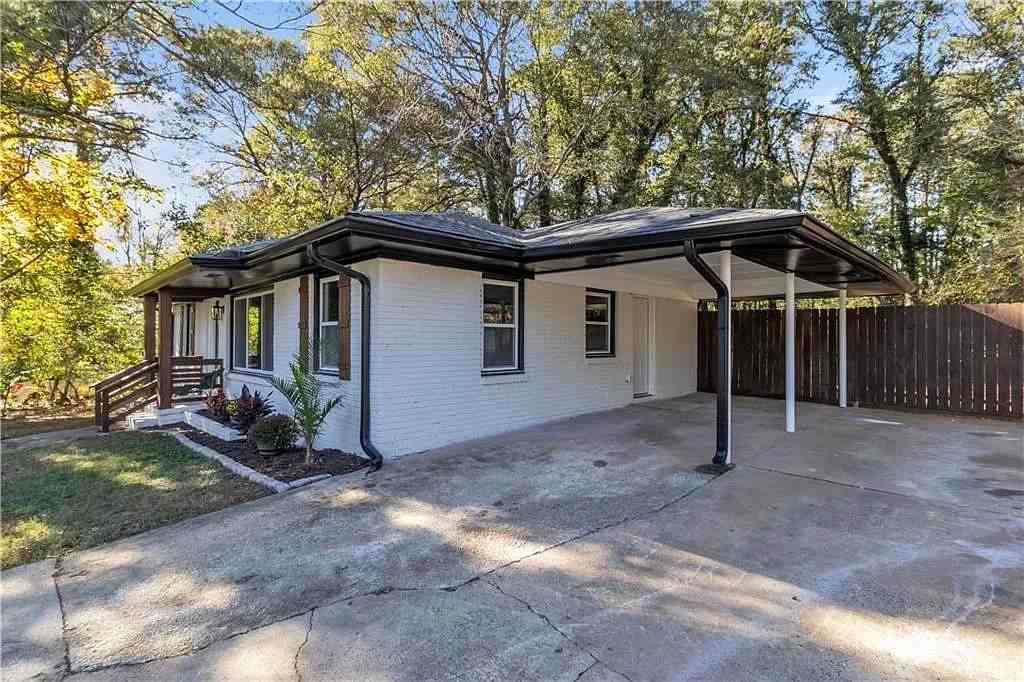 2358 Tilson Rd - Photo 2 of 13