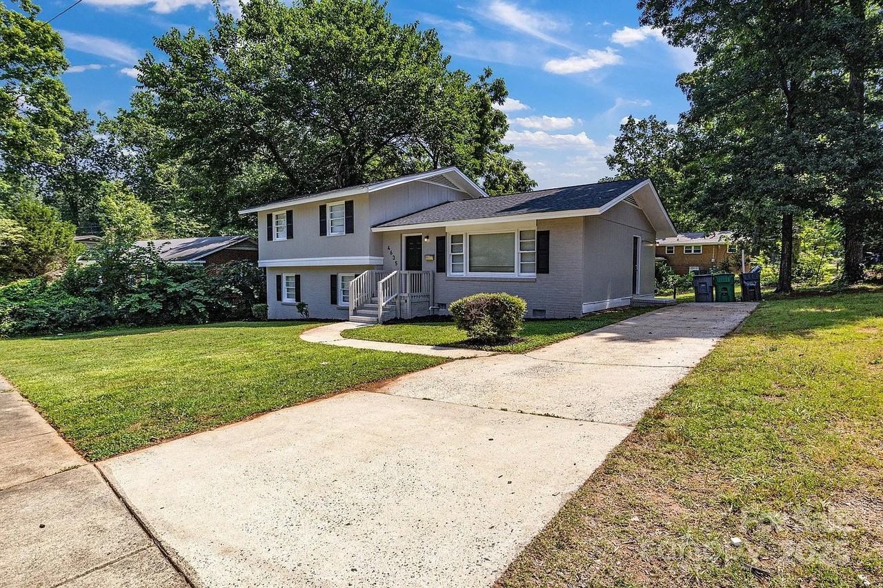 4635 Thornwood Rd - Photo 2 of 23