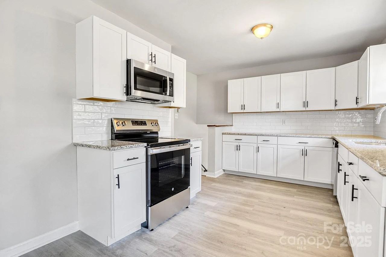 4635 Thornwood Rd - Photo 7 of 23