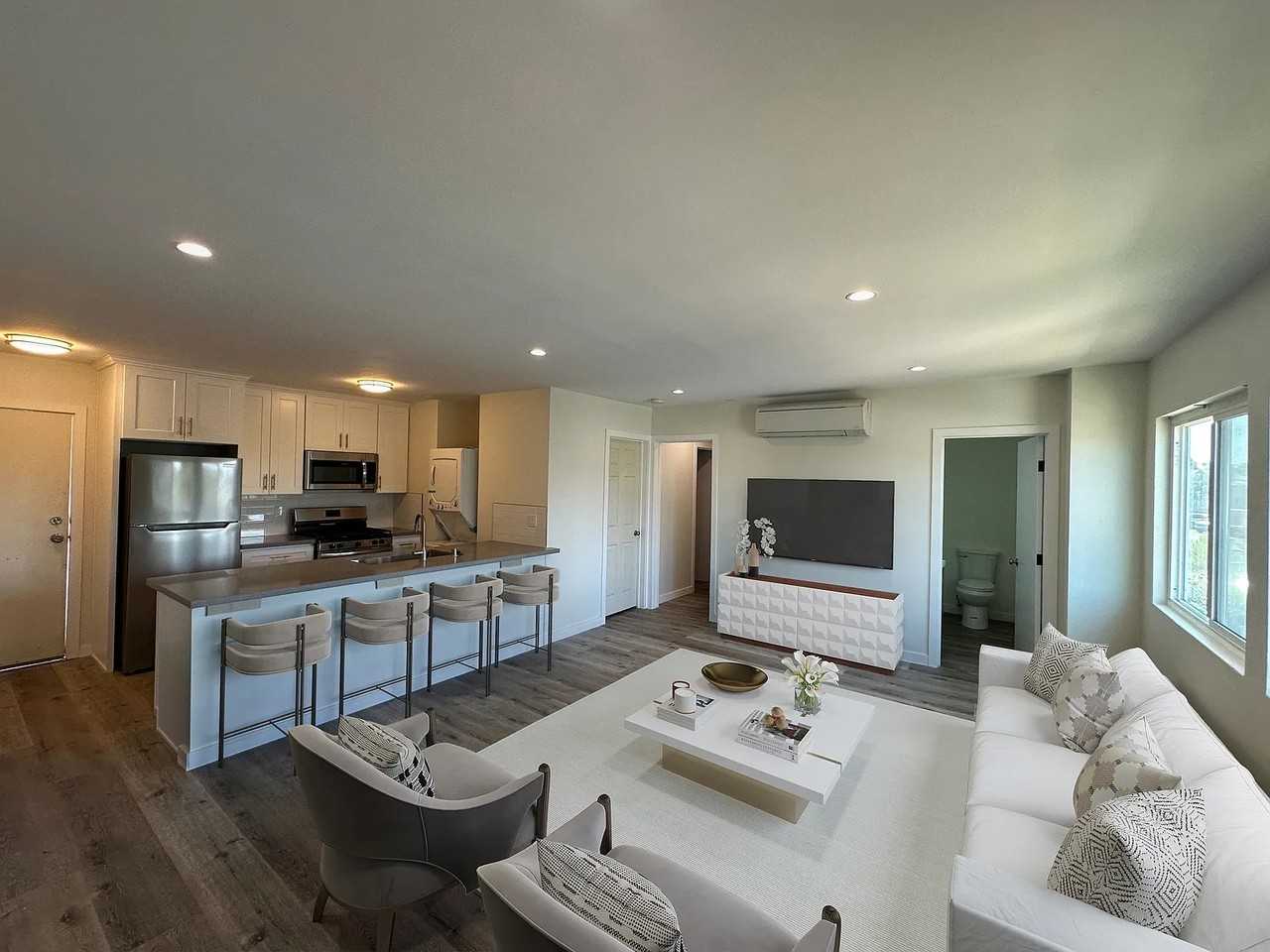 1754 Pine Ave #6 - Photo 3 of 16