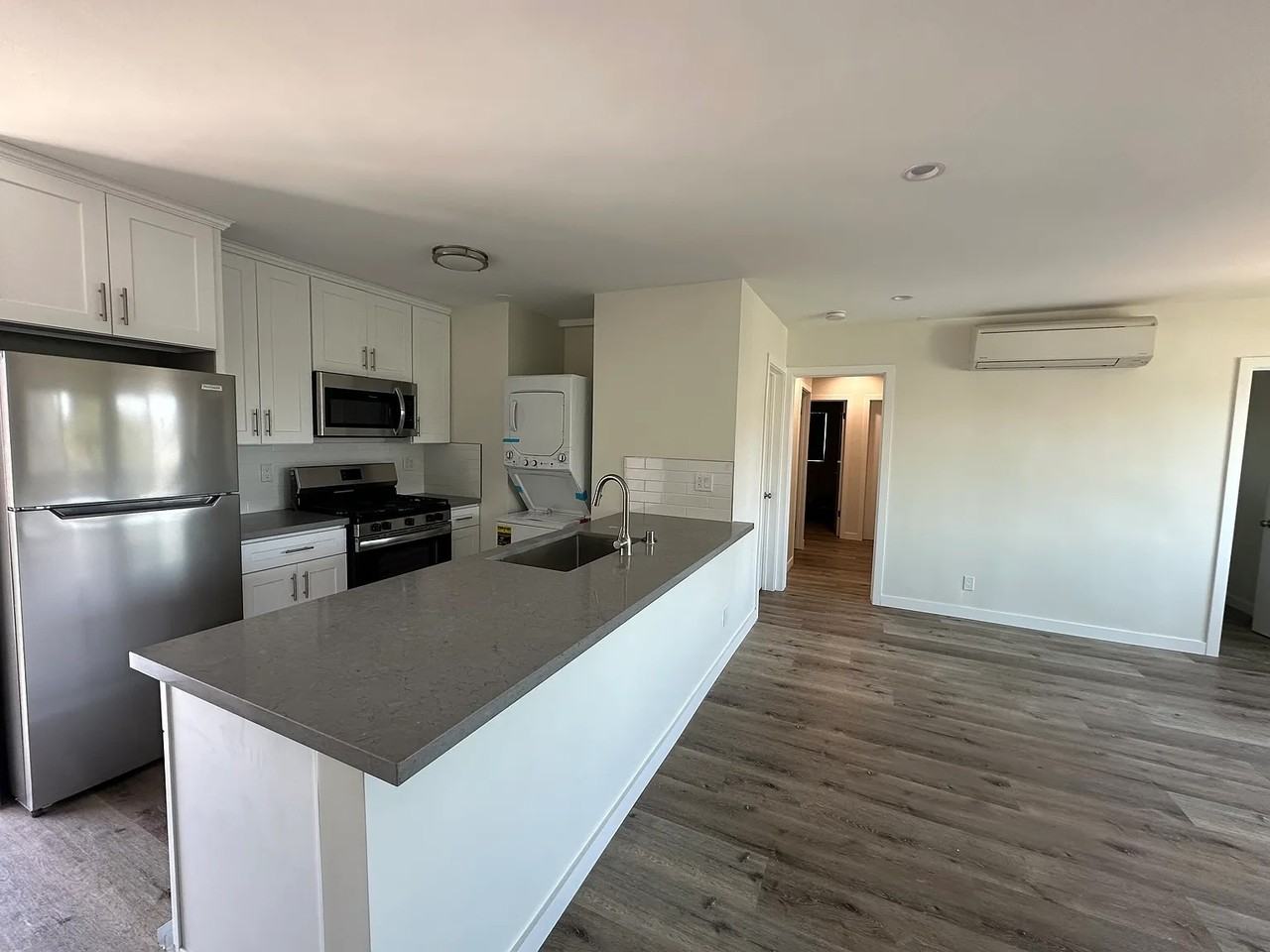 1754 Pine Ave #6 - Photo 4 of 16