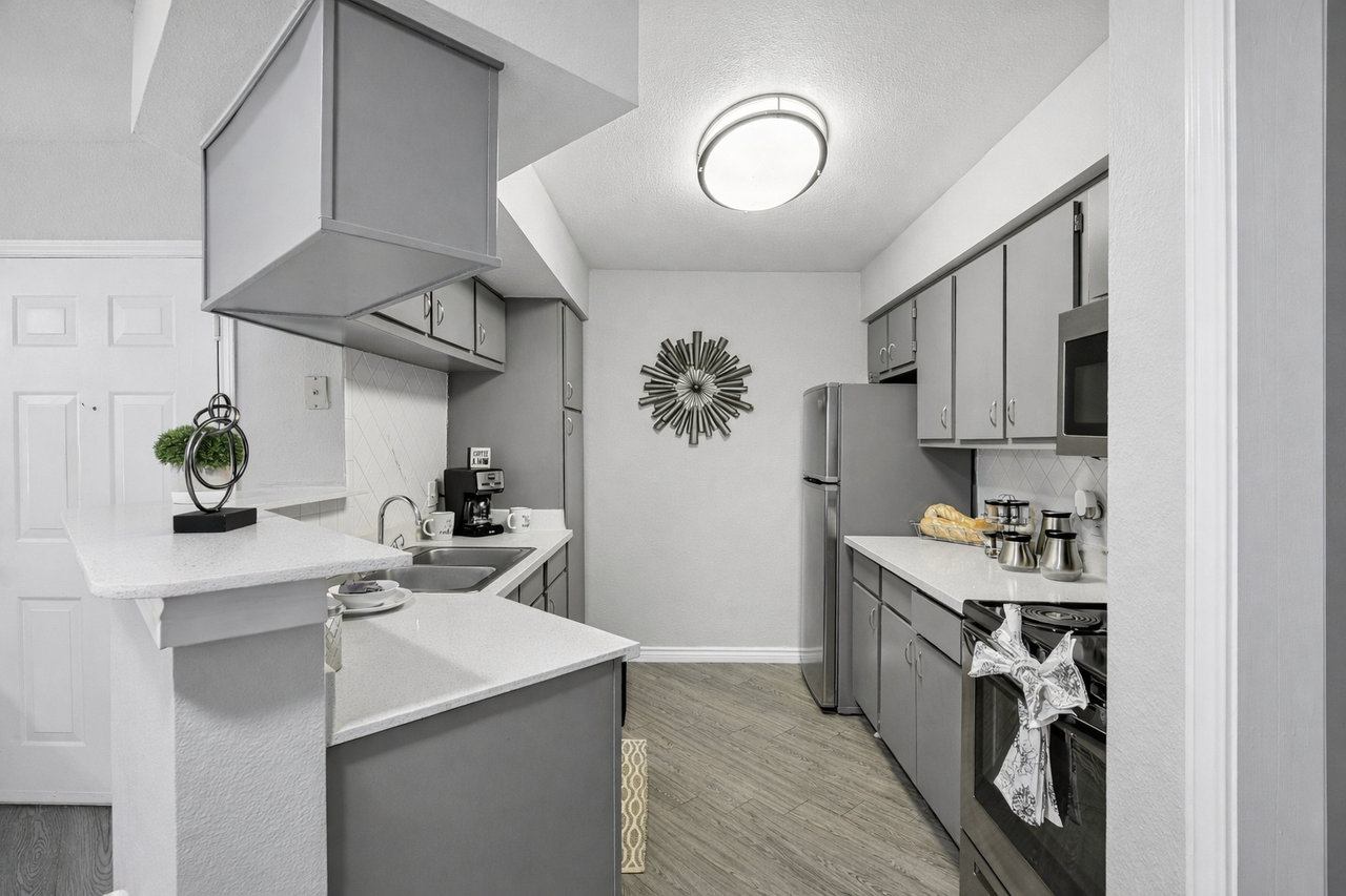 Stonecreek Apartments - Photo 4 of 33