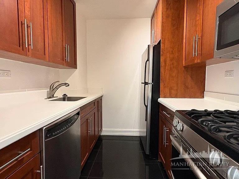 8th Ave #5J - Photo 3 of 6