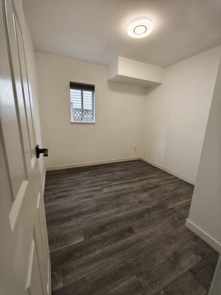 22080 Garratt Dr - Photo 4 of 11