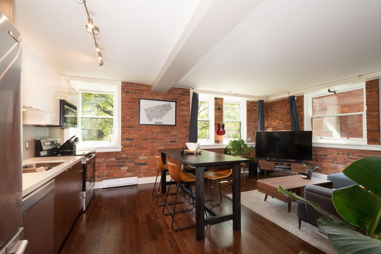 233 Abbott St - Photo 2 of 23