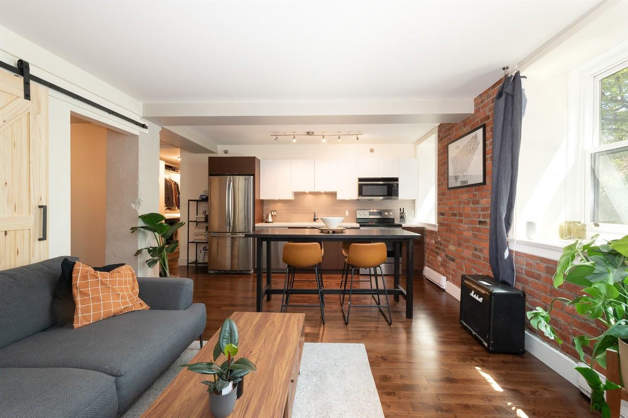 233 Abbott St - Photo 3 of 23