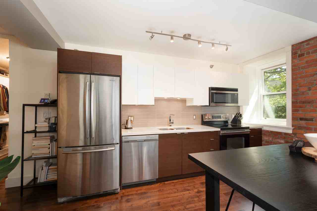 233 Abbott St - Photo 4 of 23