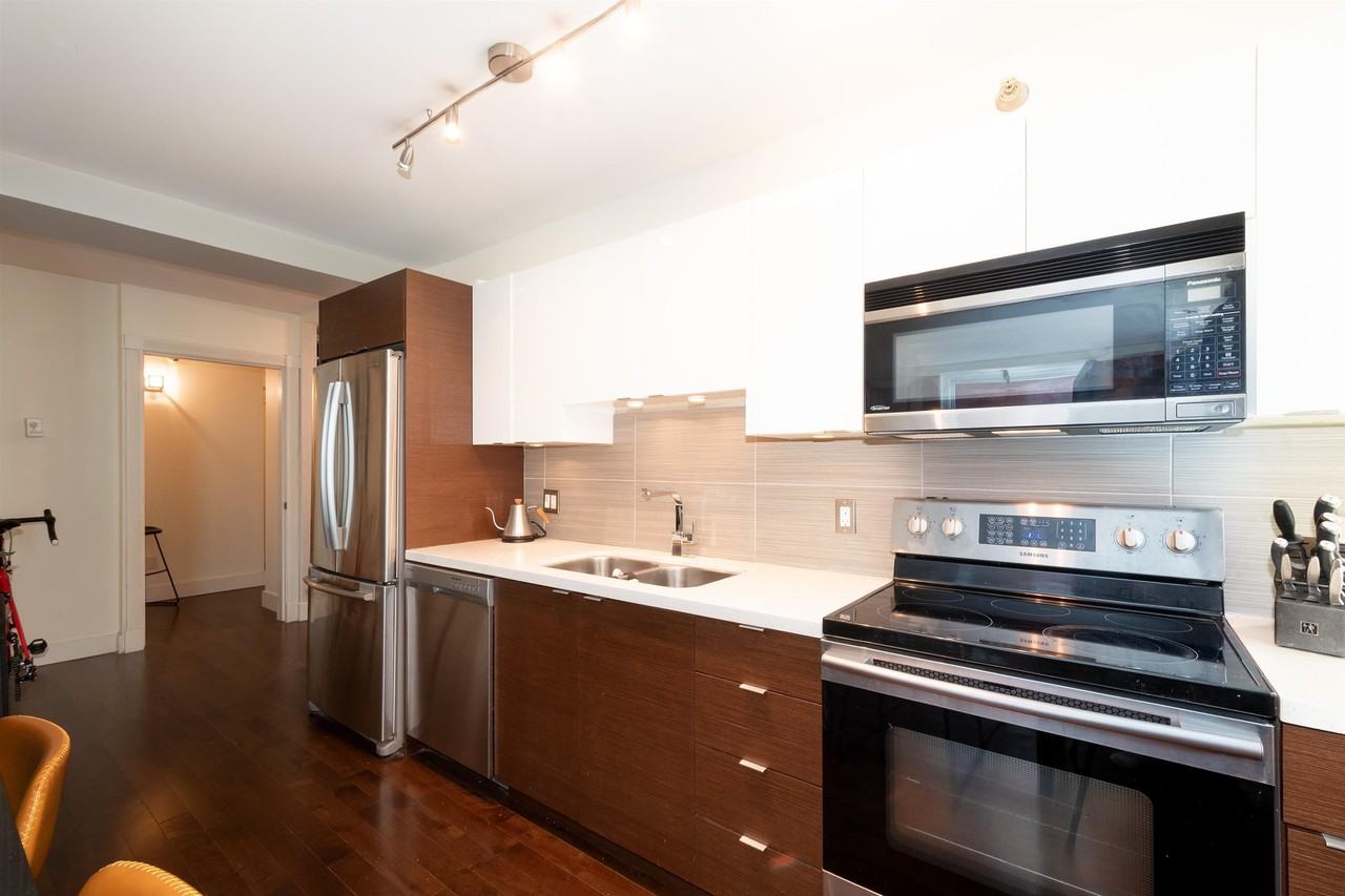 233 Abbott St - Photo 5 of 23