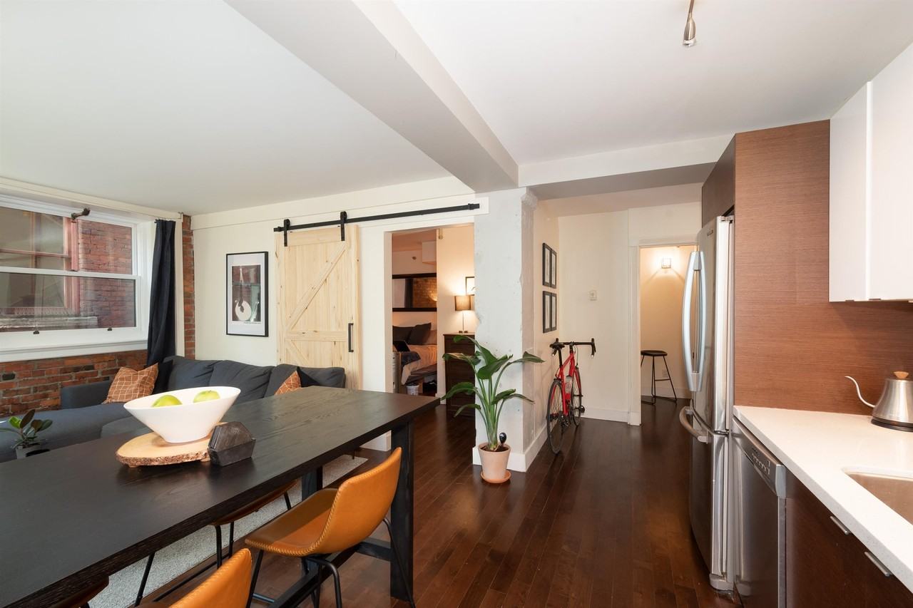 233 Abbott St - Photo 6 of 23