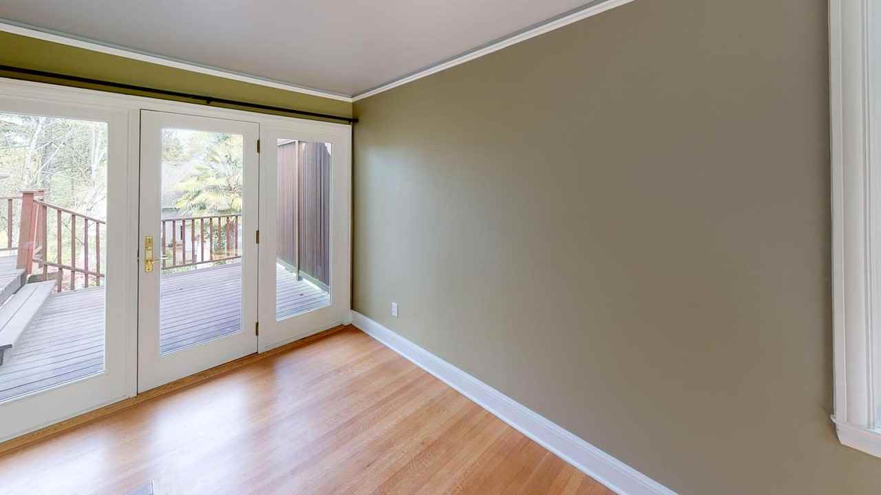 Sunny Southwest Hill home with shaded back deck - Photo 5 of 22