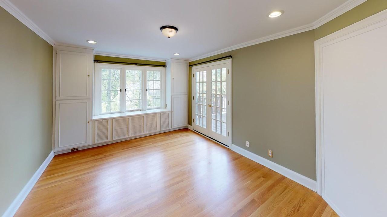Sunny Southwest Hill home with shaded back deck - Photo 7 of 22