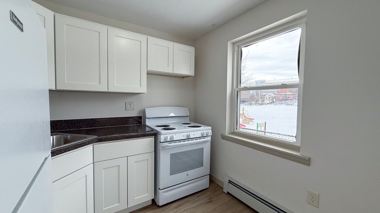 322 Hudson St / Luca Investments LLC - Photo 2 of 31