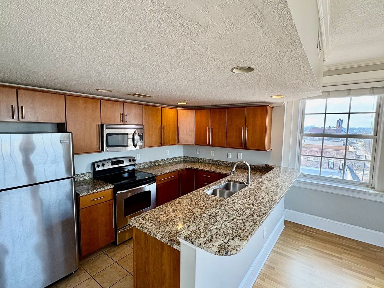 402 North Main Street - Photo 4 of 50