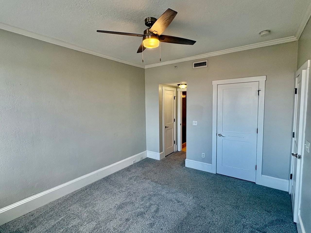 402 North Main Street - Photo 7 of 50