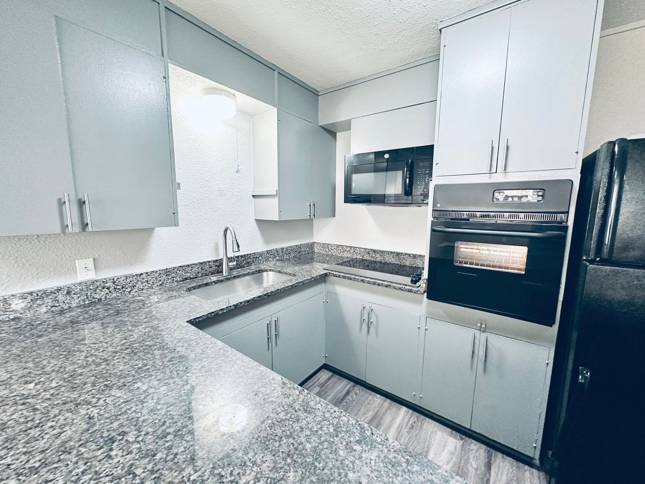 Fabulous landmark Downtown Austin property! Great downtown neighborhood! - Photo 3 of 39