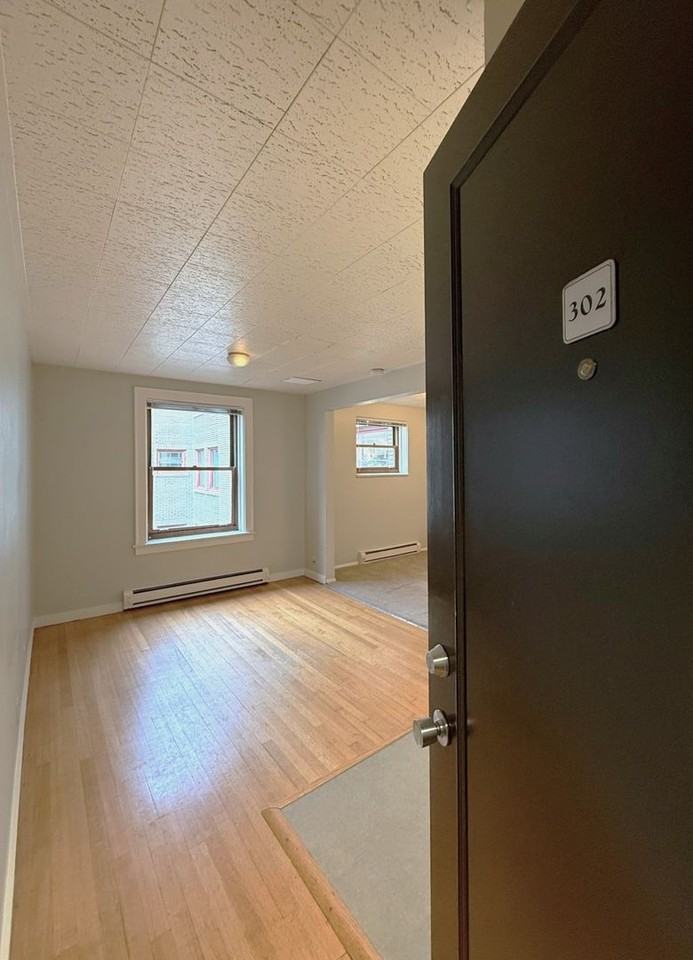 Oxford Crest Apartments - Photo 2 of 26