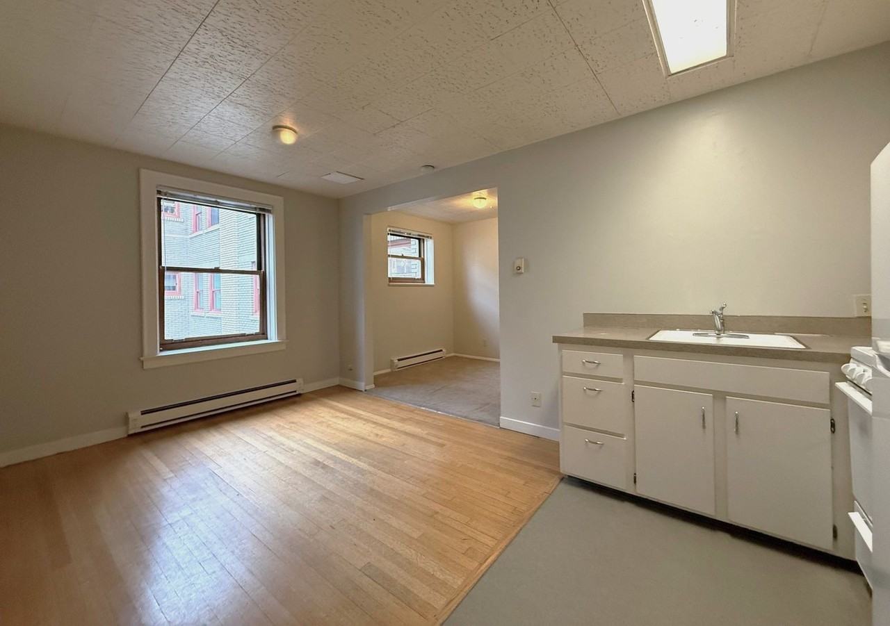 Oxford Crest Apartments - Photo 3 of 26