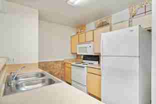 232 N Chalmers Ln - Photo 1 of 1