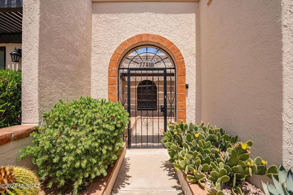 774 W Calle De Emilia - Photo 3 of 4