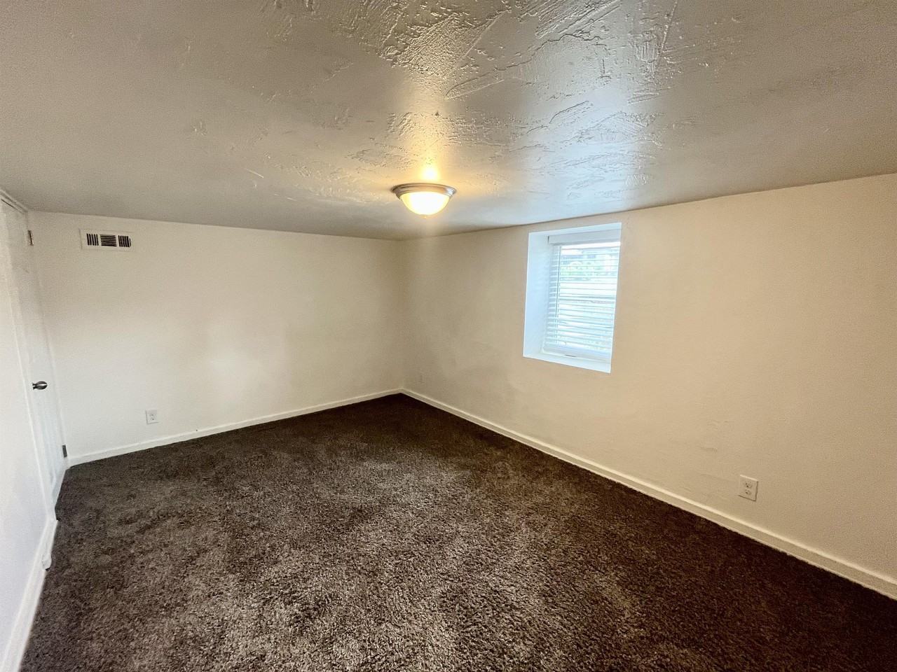 379 E St - Photo 4 of 16