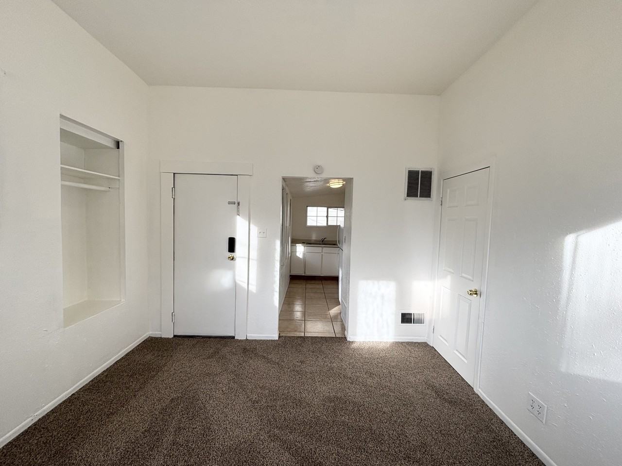 1110 E St #4 - Photo 4 of 23