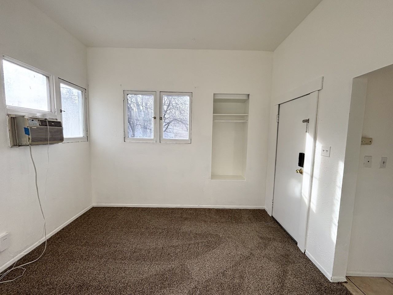 1110 E St #4 - Photo 4 of 23