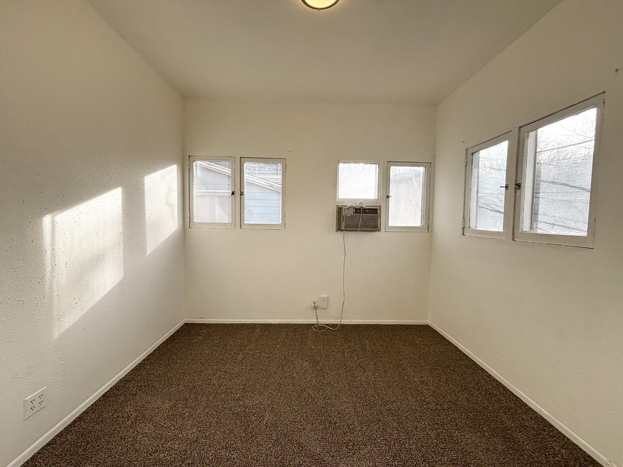 1110 E St #4 - Photo 5 of 23
