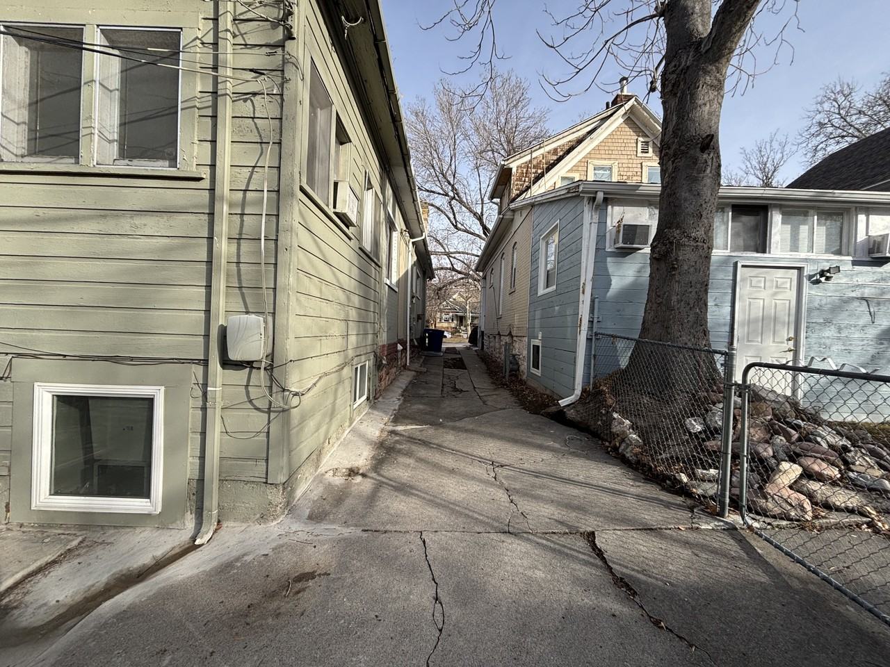 1110 E St #4 - Photo 6 of 23