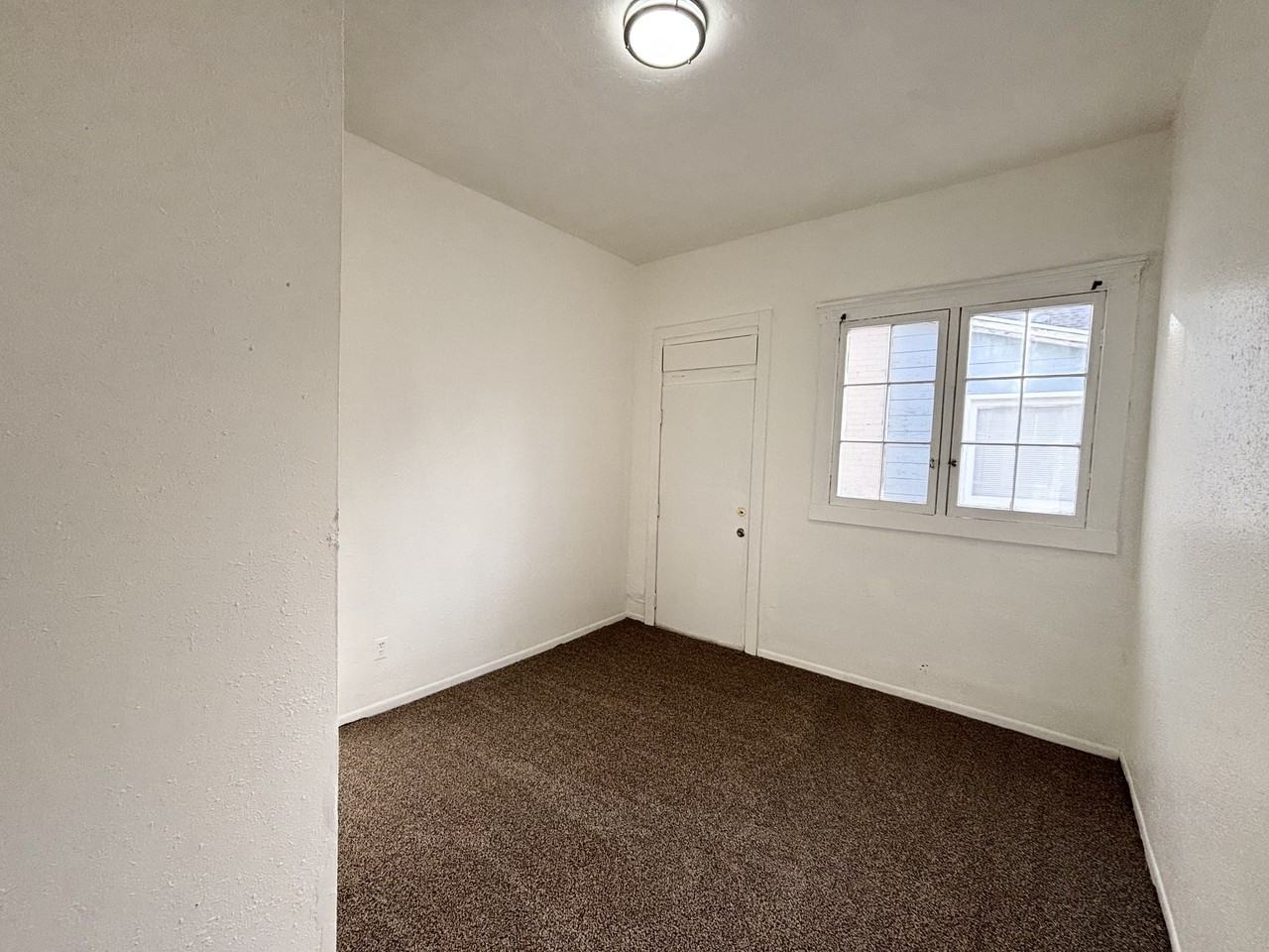 1110 E St #4 - Photo 4 of 22