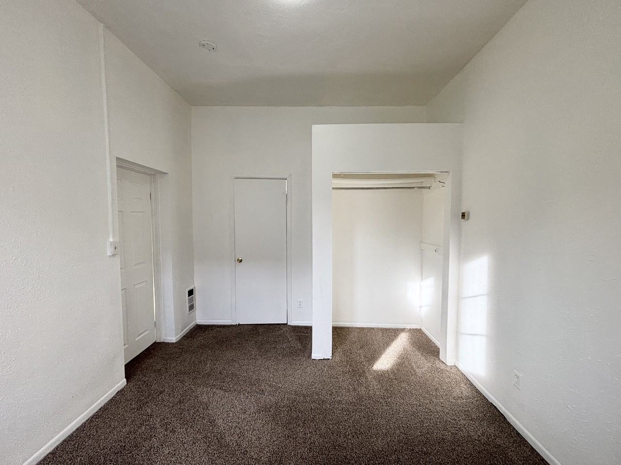 1110 E St #4 - Photo 7 of 23