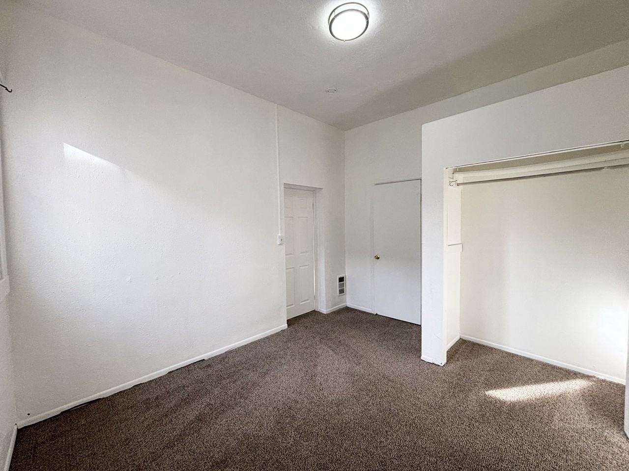 1110 E St #4 - Photo 7 of 22