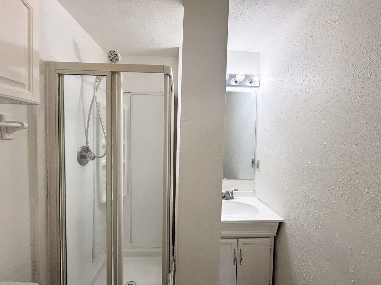 1110 E St #4 - Photo 3 of 22