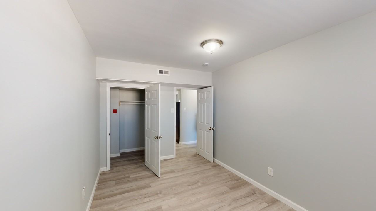 910 Gateway Blvd #D1 - Photo 2 of 12