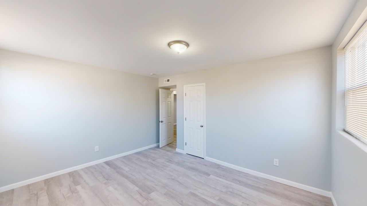 910 Gateway Blvd #D1 - Photo 4 of 12