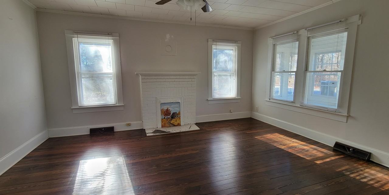 207 Bell St - Photo 2 of 13