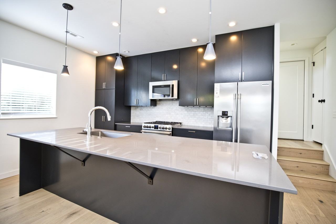 730 W Stone St - Photo 5 of 27