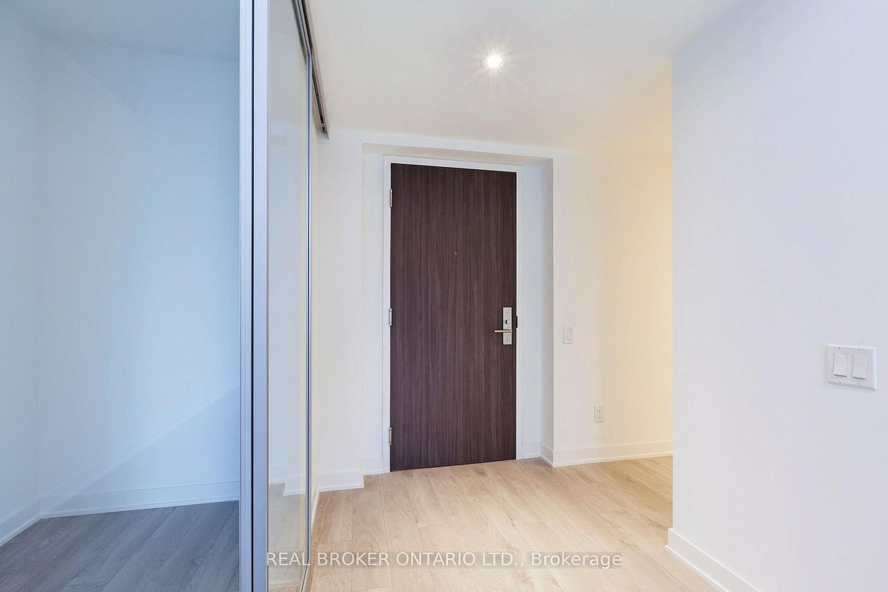 185 Roehampton Avenue #304 - Photo 3 of 16