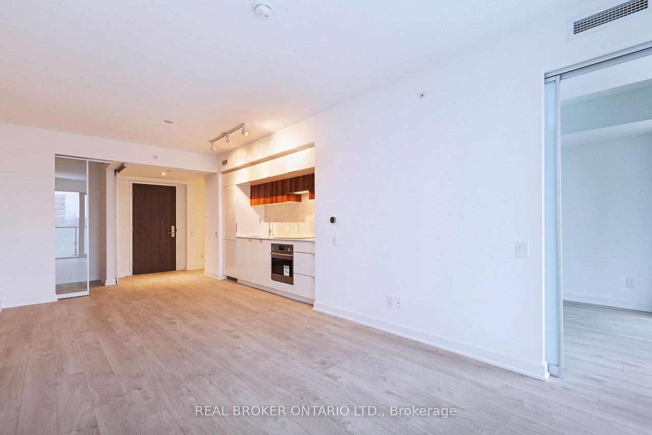 185 Roehampton Avenue #304 - Photo 5 of 16