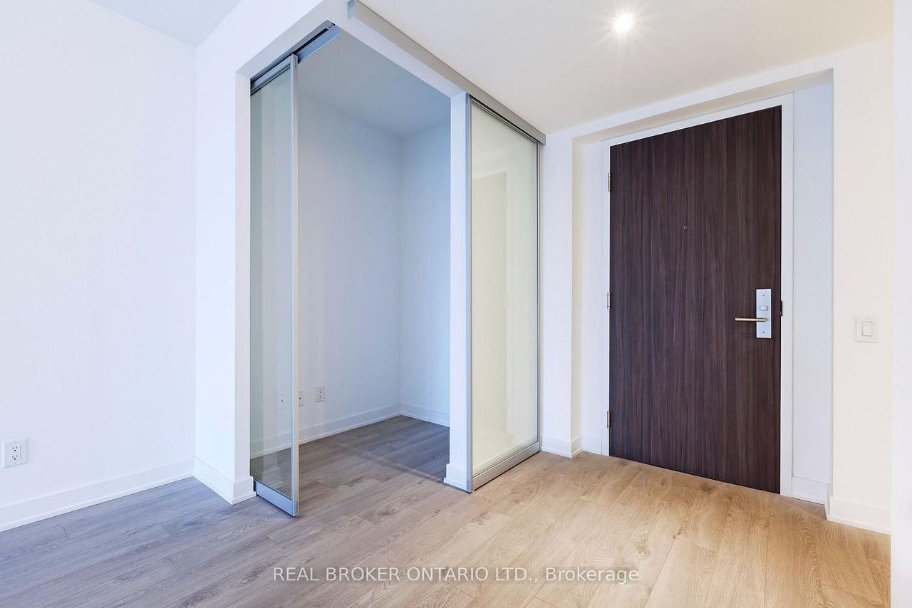 185 Roehampton Avenue #304 - Photo 6 of 16