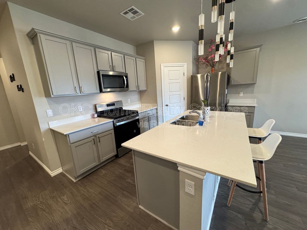 Alice Dr - Photo 3 of 26