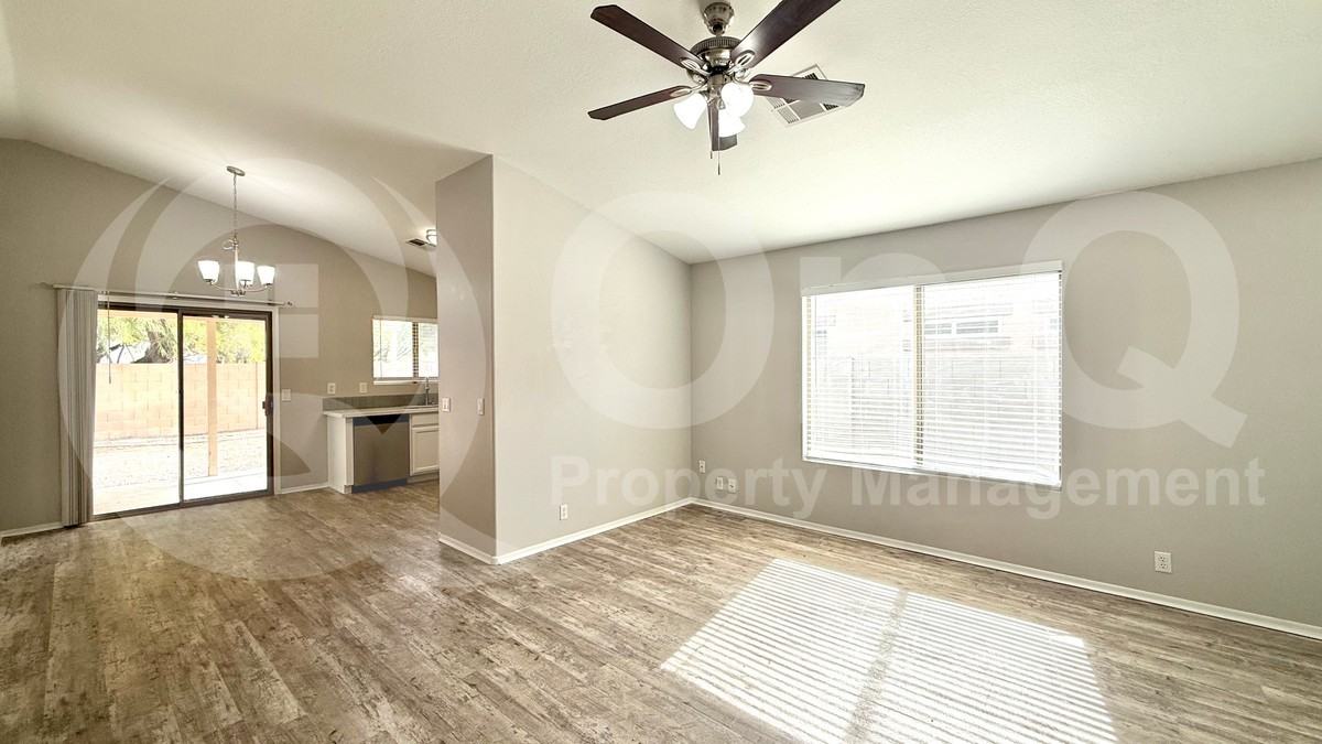 16905 N 157th Ave - Photo 5 of 36