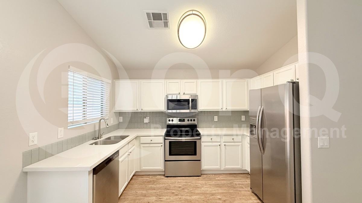 16905 N 157th Ave - Photo 7 of 36