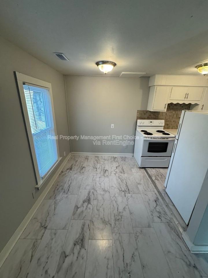 328 N Volutsia Ave - Photo 3 of 9