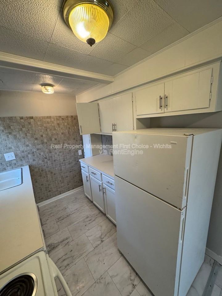 328 N Volutsia Ave - Photo 6 of 9