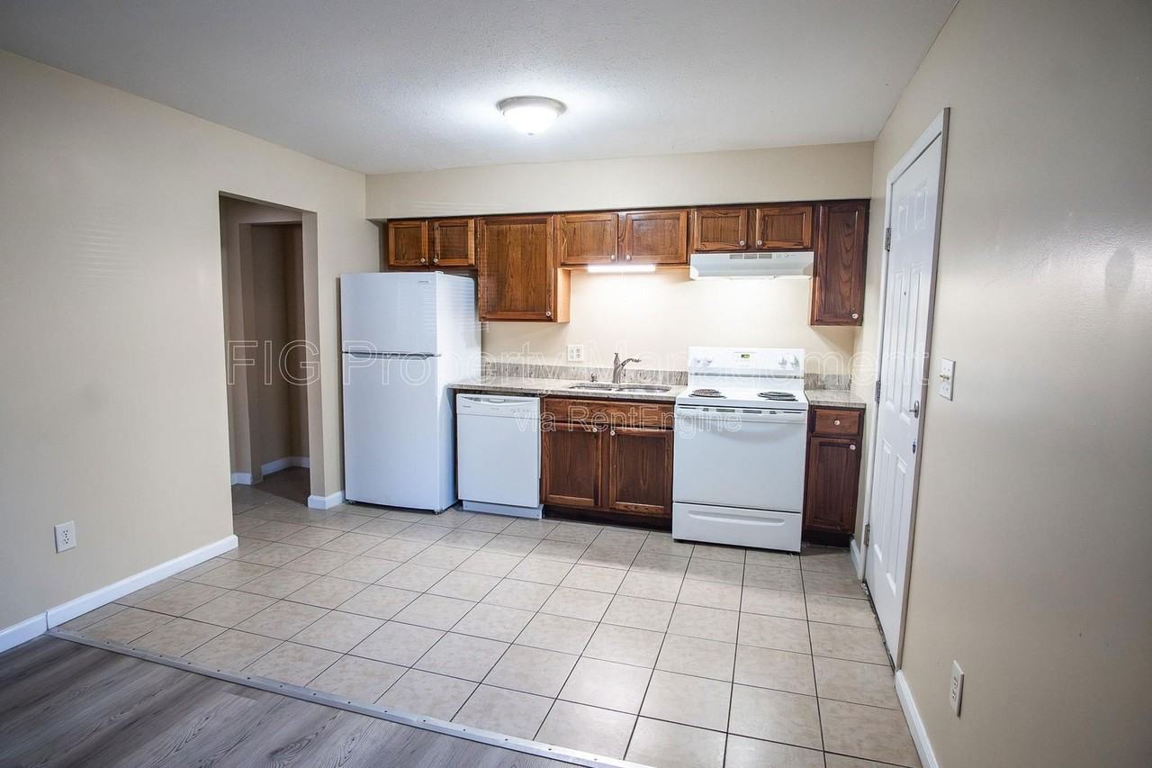 940 Chadwick Dr #1 - Photo 2 of 12