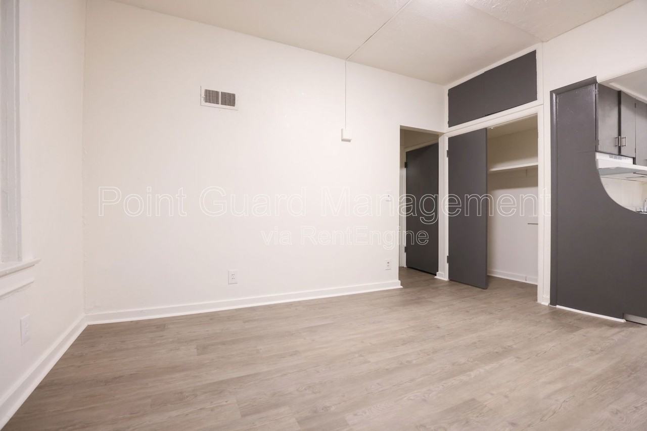 102 N 38th Ave #3 - Photo 4 of 12