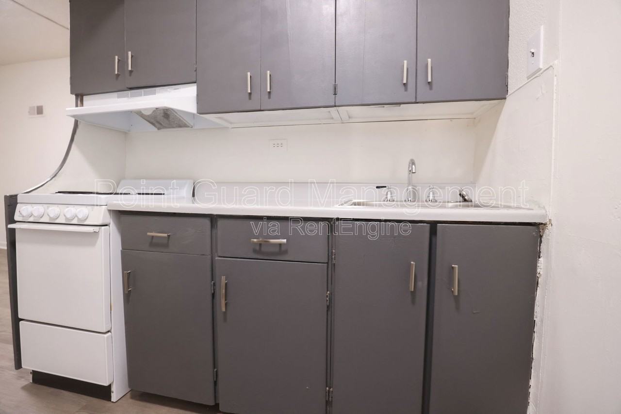 102 N 38th Ave #3 - Photo 7 of 12