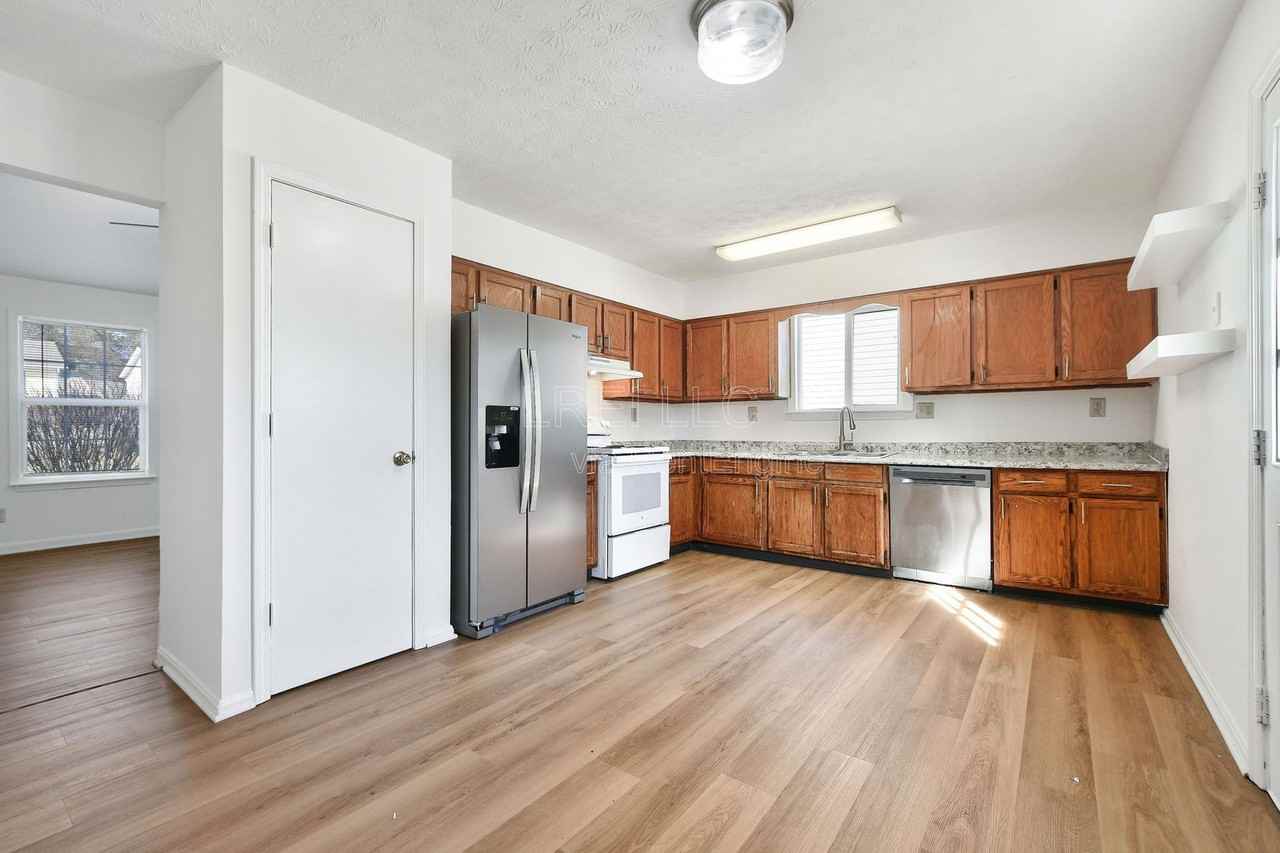 5628 Wooded Lake Dr - Photo 3 of 13