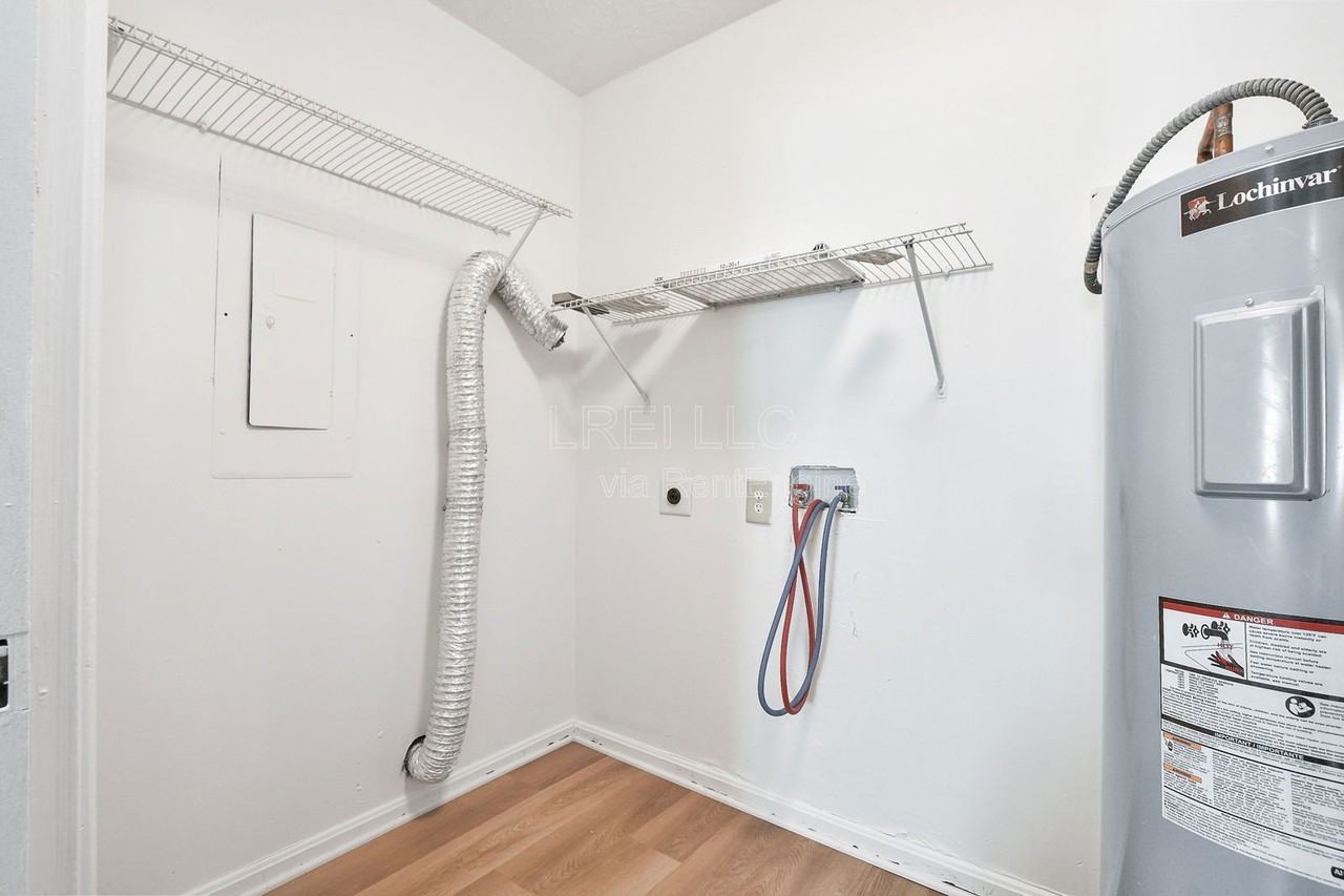 5628 Wooded Lake Dr - Photo 4 of 13